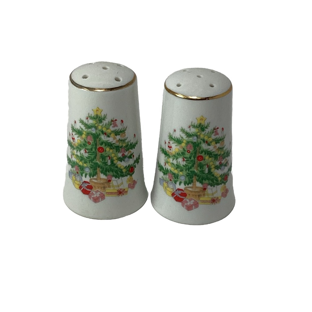 Vintage White Ceramic Christmas Tree With Presents Salt And Pepper Shakers Japan